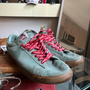 Supreme Nike SB blazer low